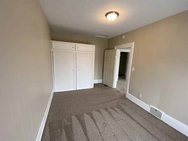 314 S Linn St #2 — Photo 4