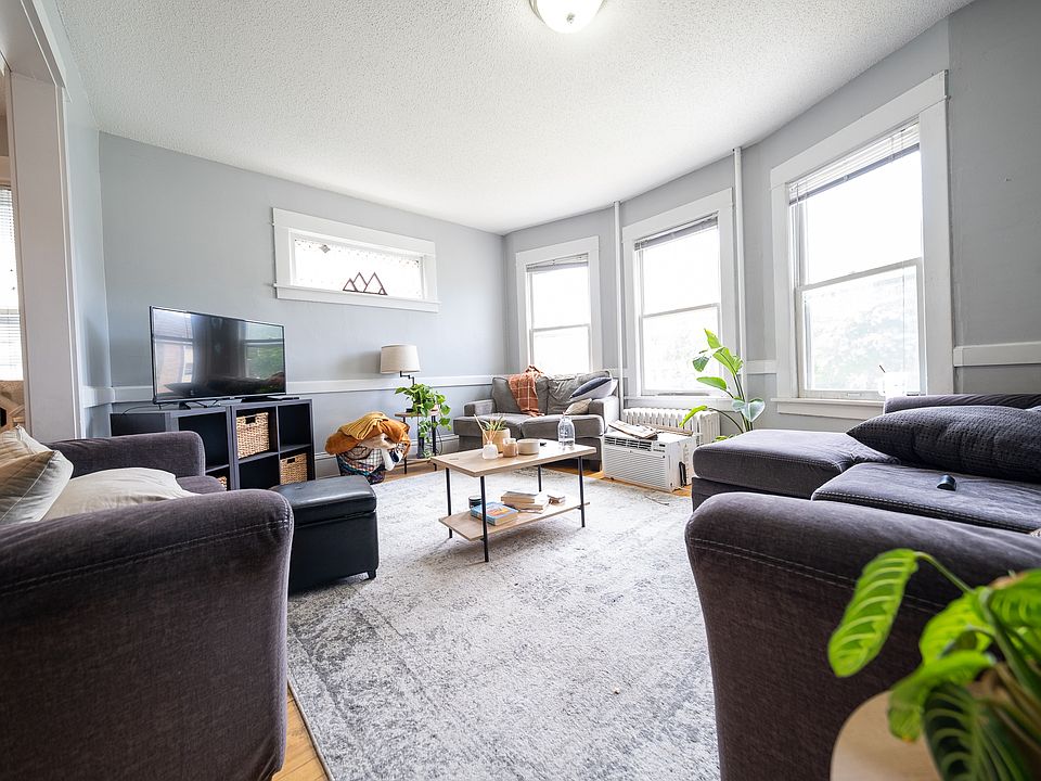 1st image of 2219 Pleasant Ave #1