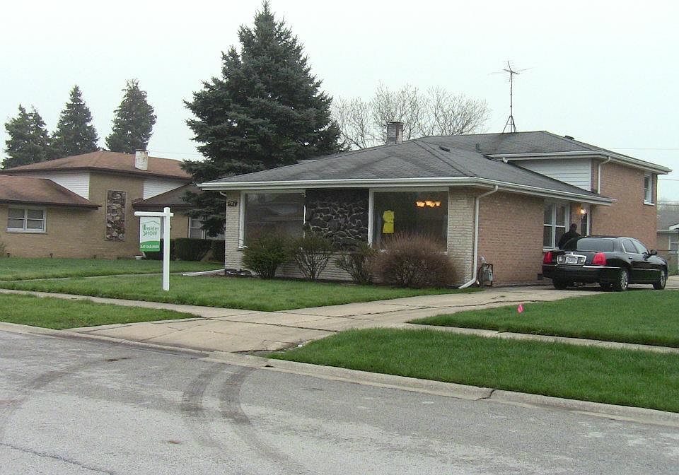 1st image of 301 E 164th Pl