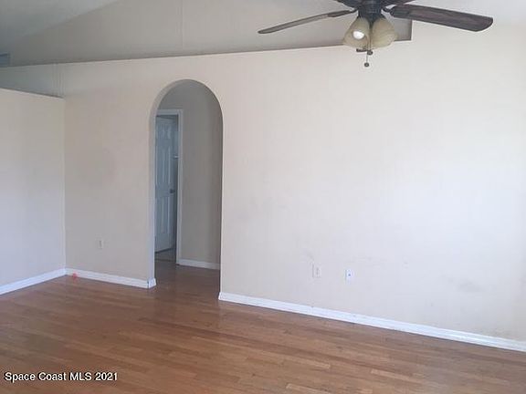 3rd image of 724 Fairhaven St NE
