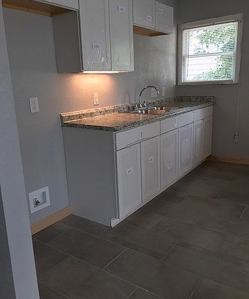 4th image of 310 Bradford Ave