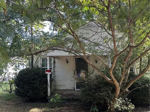 2805 W Vandalia Rd, Greensboro, NC 27407