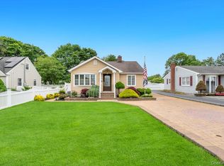 12 Avenue K, Kings Park, NY 11754