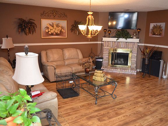4th image of 2708 Cresthaven Dr