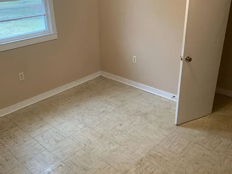 827 Olmstead Ave — Photo 9