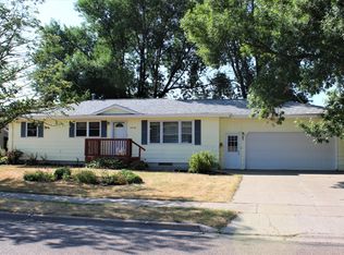 1018 17th St NE, Jamestown, ND 58401