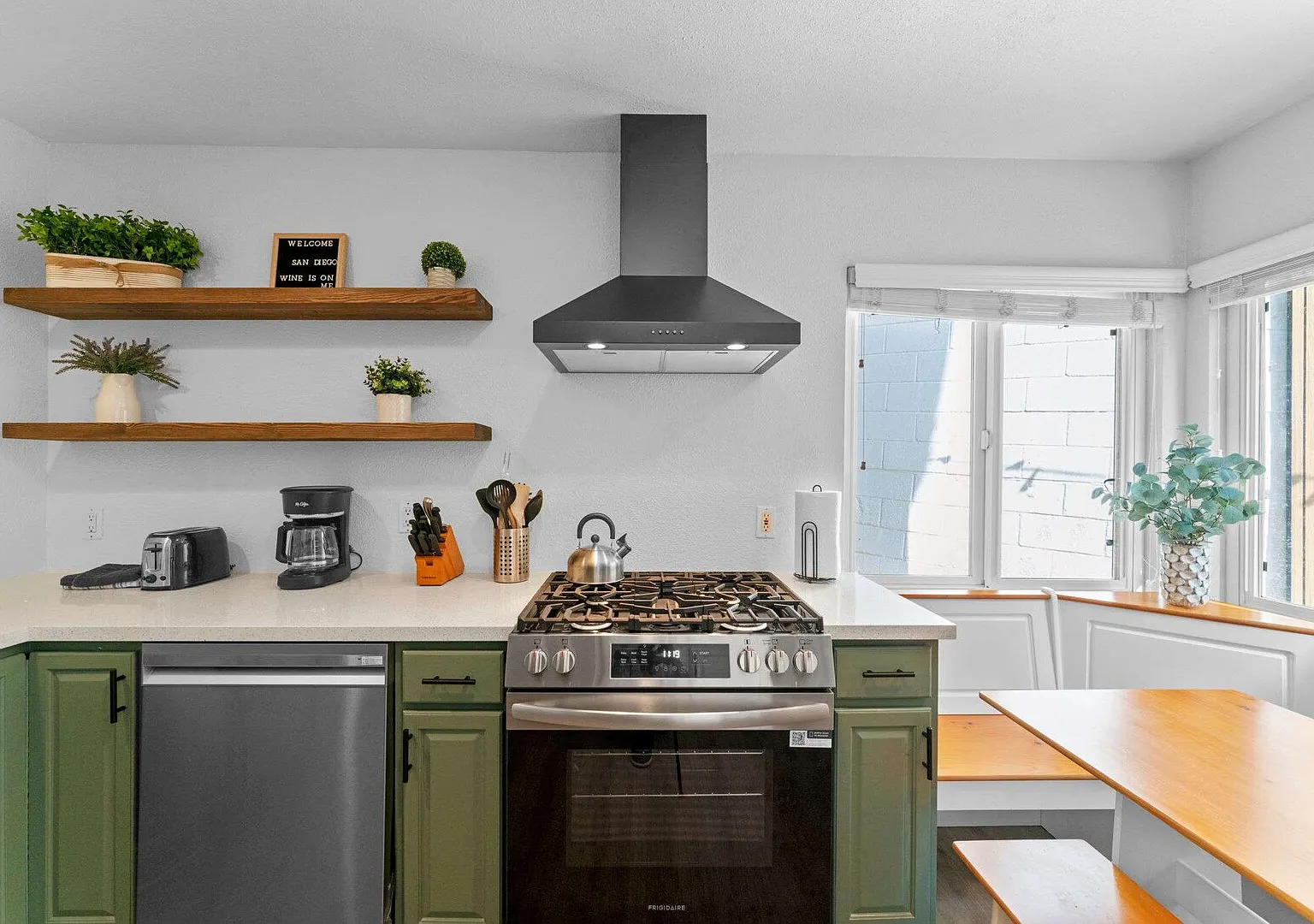 Pet-Friendly Apartment w/ Hot Tub & Garage Parking — Photo 4
