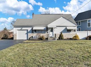 27 Marwood Dr, Poughkeepsie, NY 12601