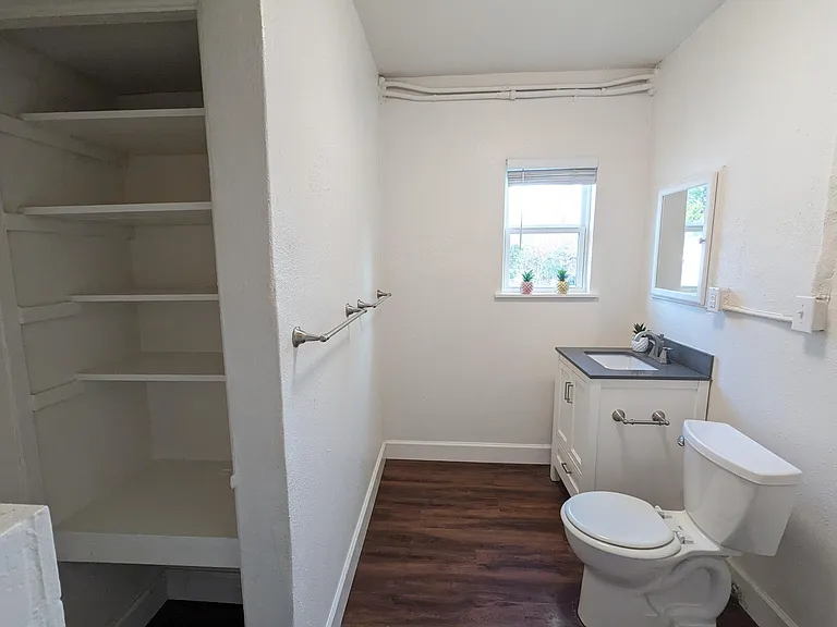 420 W Elsmere Pl #7 — Photo 3