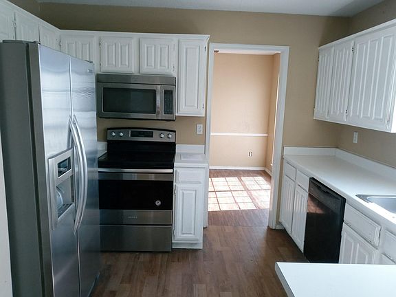 4th image of 483 Everest Dr