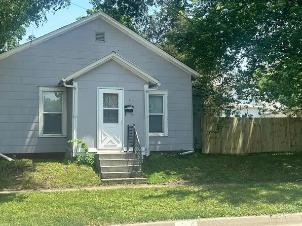 508 S 3rd St, Oskaloosa, IA 52577