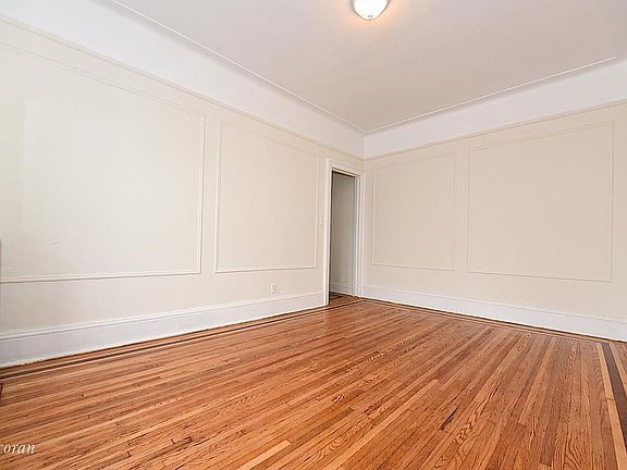 3rd image of 2206 38th St APT 3C