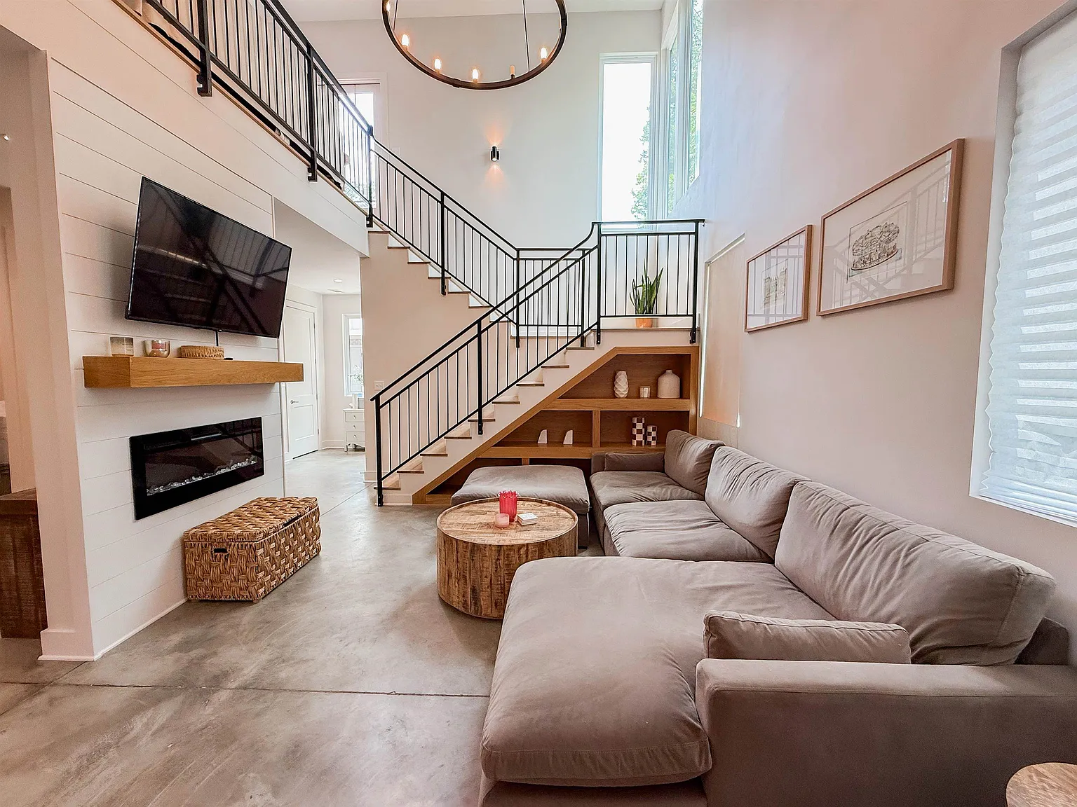 3 bed, 3.5 bath, 2337 sqft, $3,500 — Photo 2