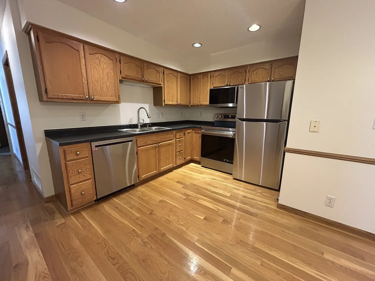 1943 Eastridge Ct — Photo 2