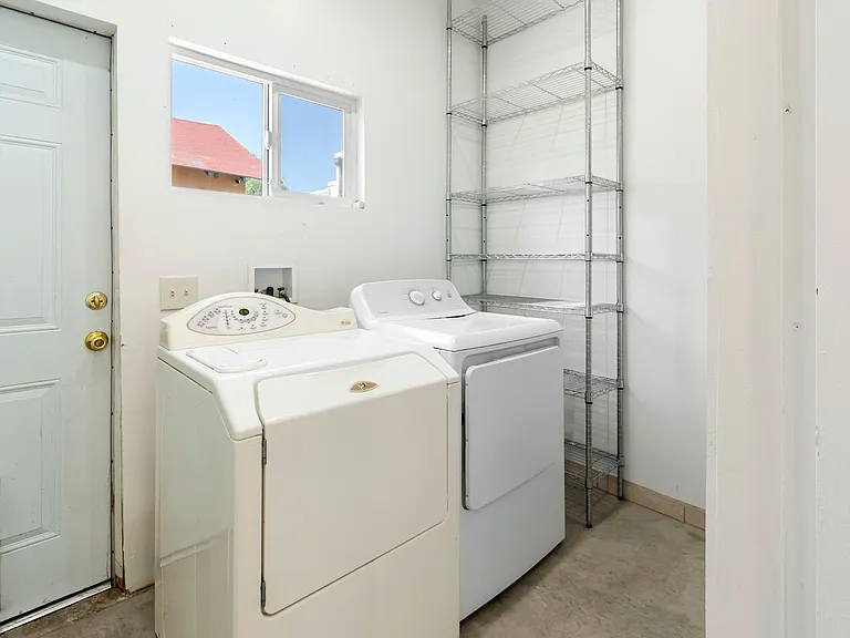 1541 E Mabel St — Photo 10