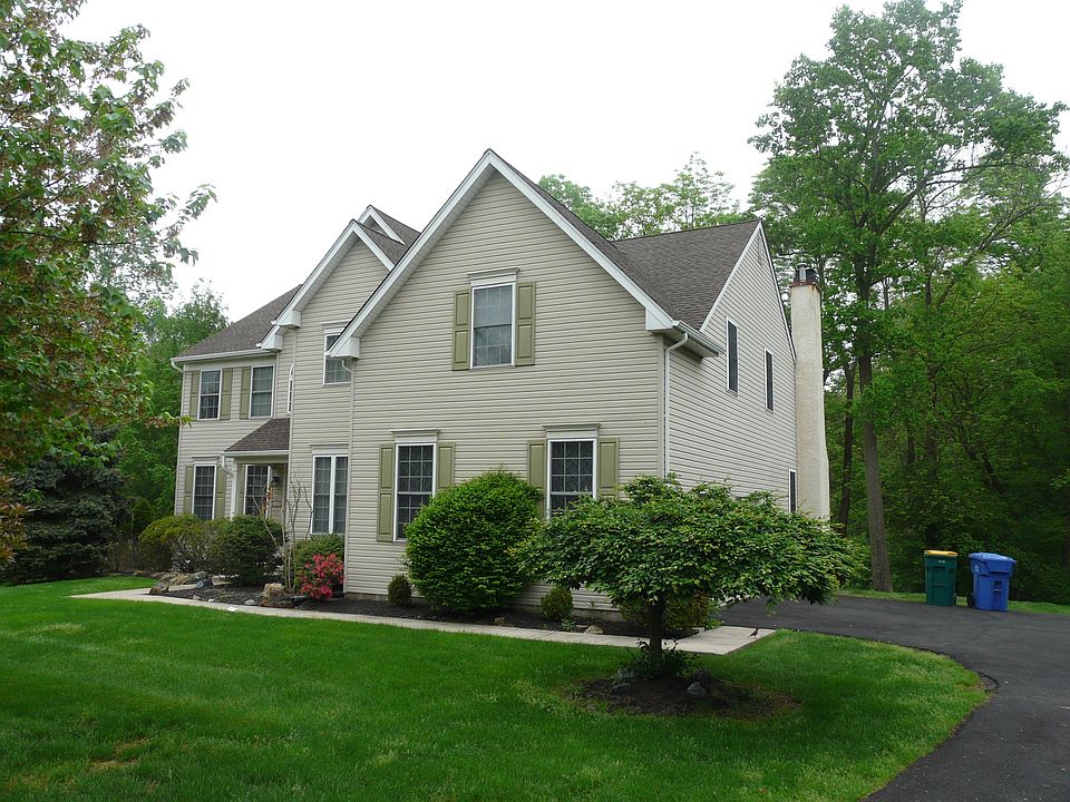 1st image of 17 Woodsview Dr