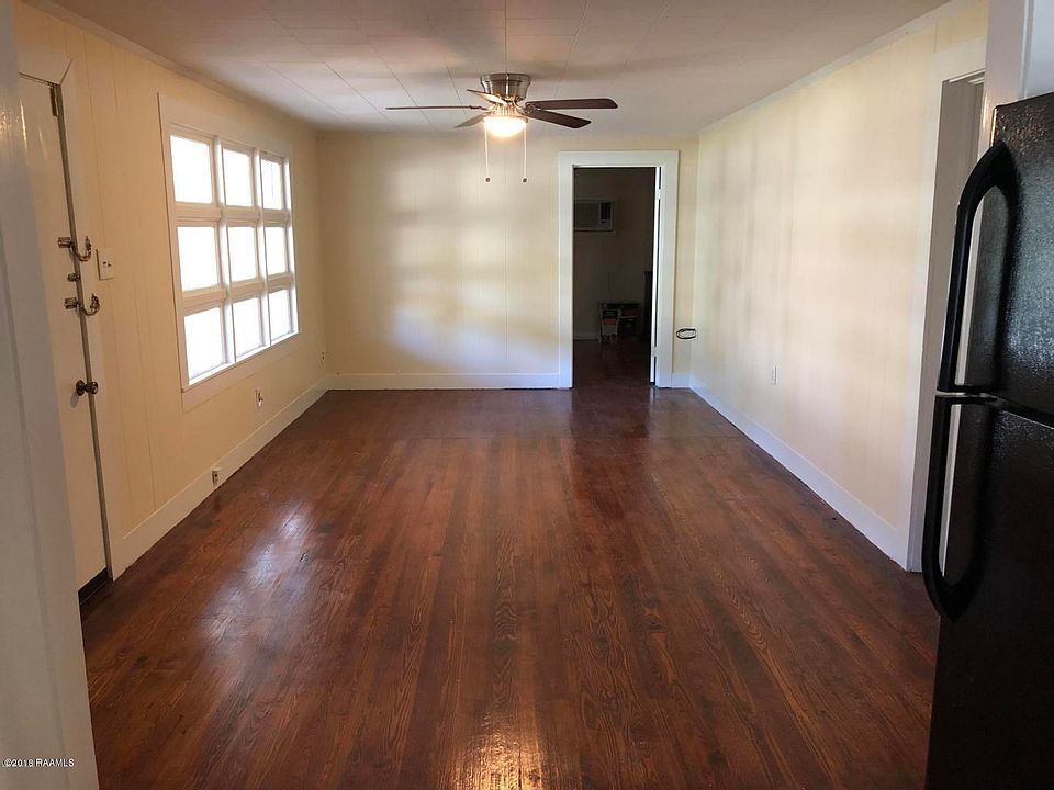 2nd image of 516 Schlessinger St