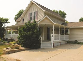 341 W 10th Ave, Red Cloud, NE 68970