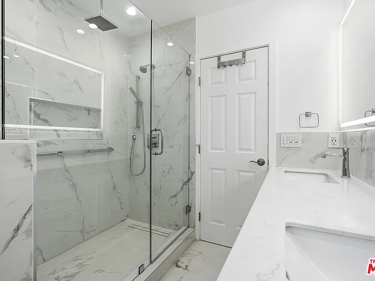 2938 Kansas Ave — Photo 22