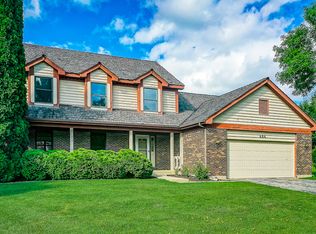 484 Iron Horse Ct, Grayslake, IL 60030