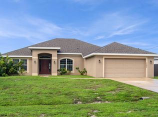 1898 SW Monterrey Lane, Port Saint Lucie, FL 34953