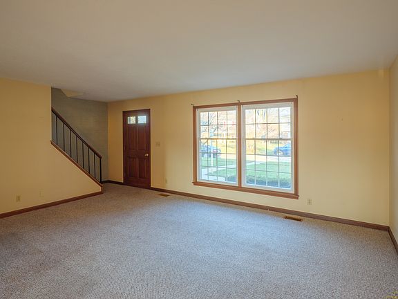 3rd image of 2204 Roselawn Dr