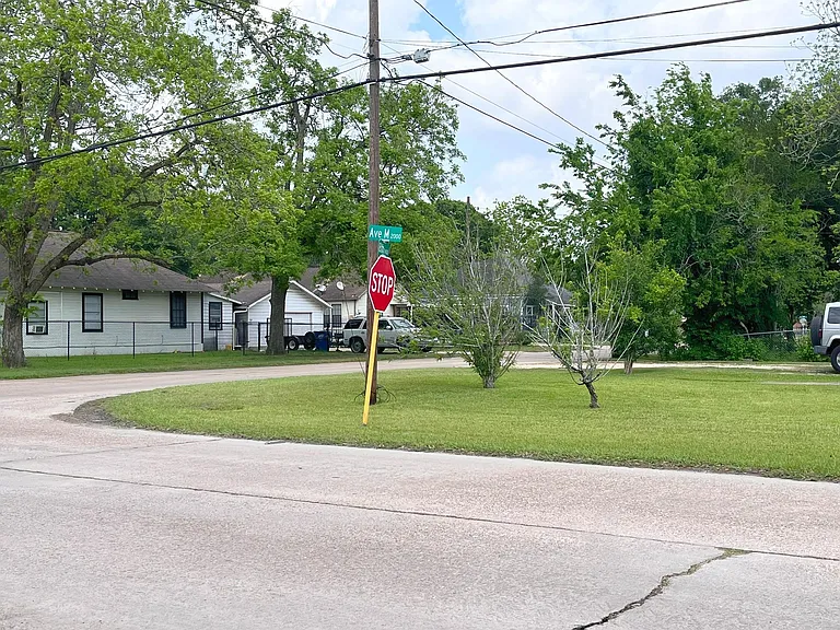 2000 Avenue M — Photo 13