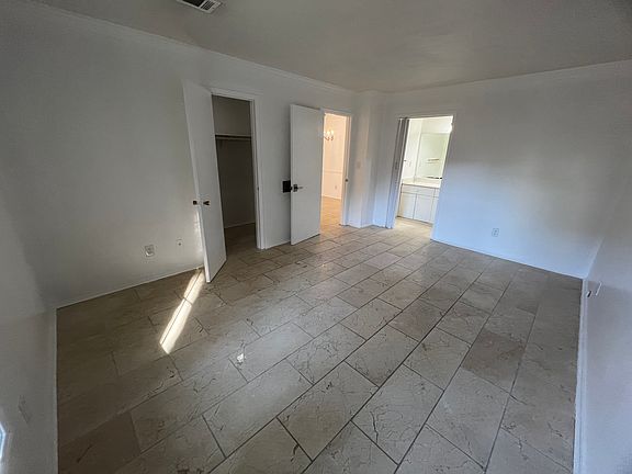 4th image of 701 Augusta Dr SE