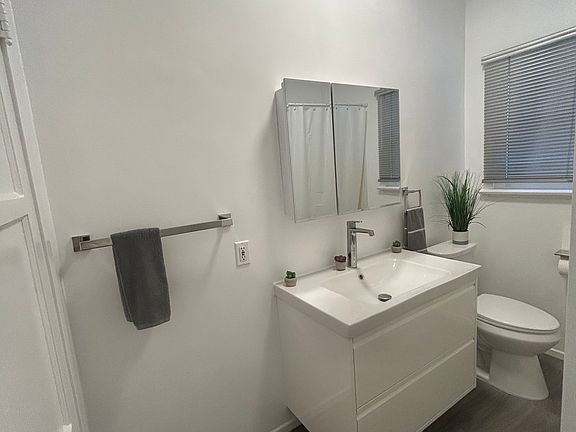 5th image of 850 S Kenmore Ave #850