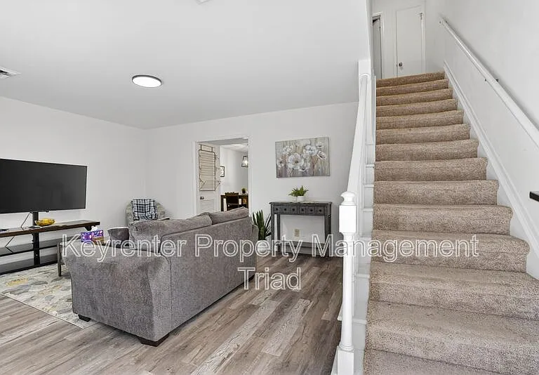 115 S Mendenhall St #C — Photo 7