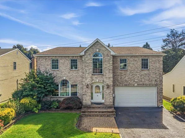 11 2nd Street, Glenwood Landing, NY 11547