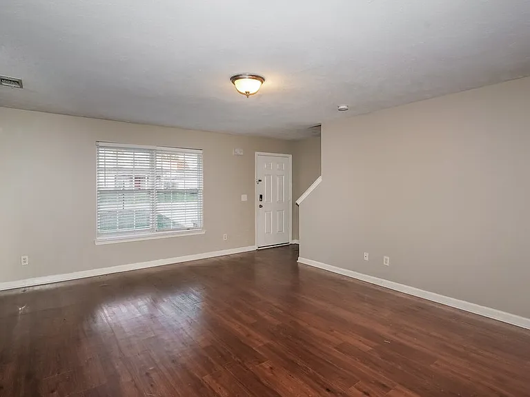 712 Holland Ridge Dr — Photo 4