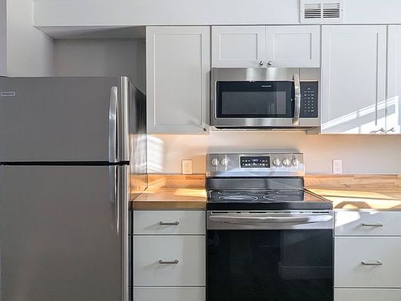 3rd image of 293 Blue Rd APT 16