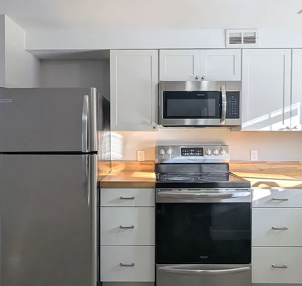 Monmouth Village Apartments LLC (Pine Ridge Estates) — Photo 3