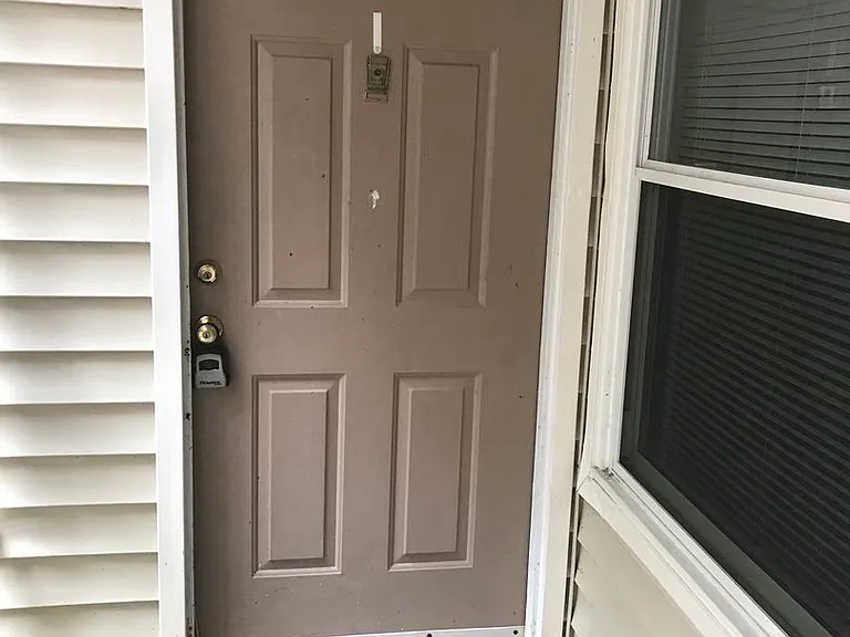 1511 Graduate Ln #4 — Photo 3