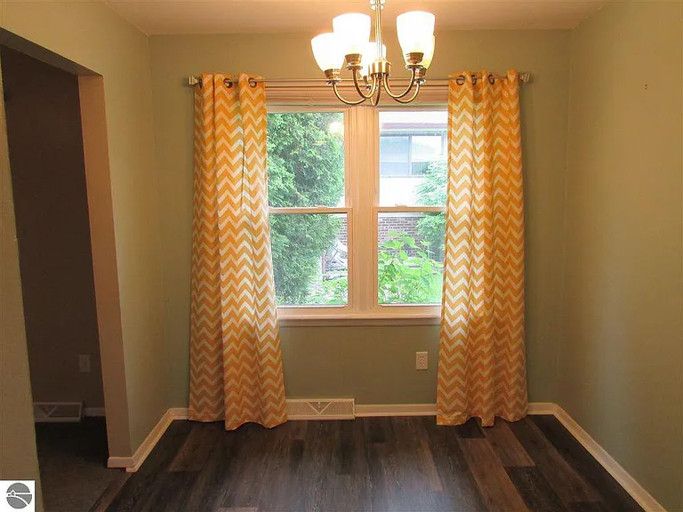252 N Frost Dr — Photo 6