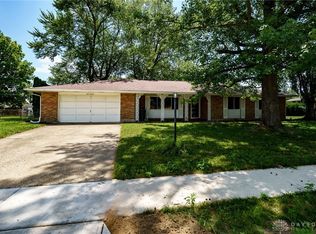 320 Camborne Dr, Englewood, OH