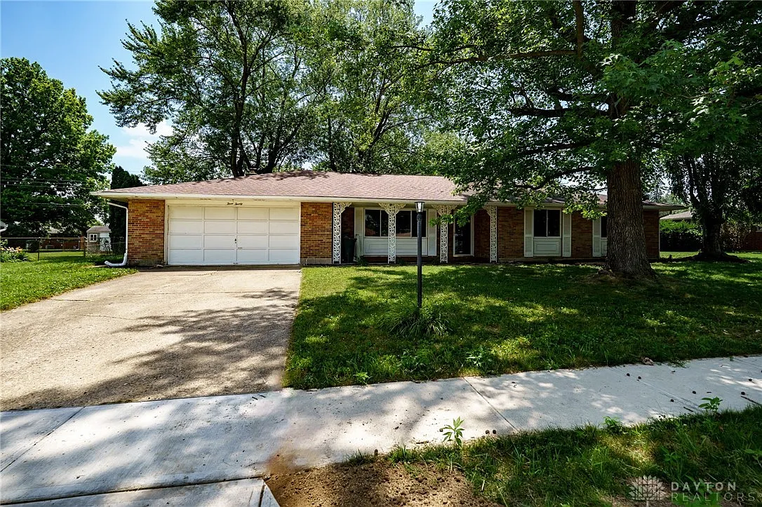 320 Camborne Dr photo 1