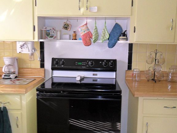 3rd image of 1820 Dorris Dr