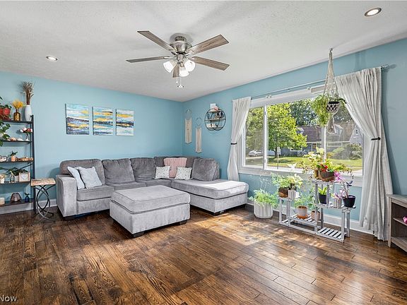4th image of 165 Whitman Blvd