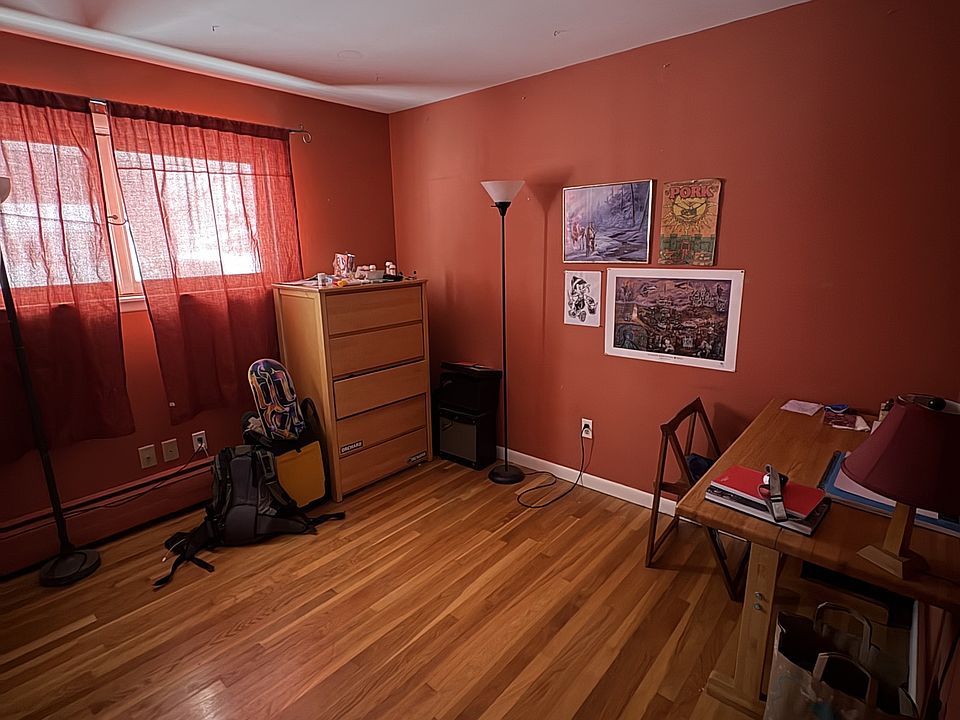 1st image of 45 Sewall Dr Room 2