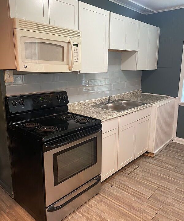 1st image of 318 Celery Ave S #1