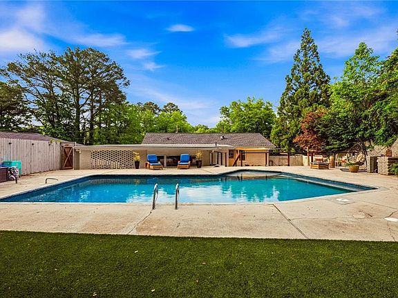 4th image of 886 Scott Cir