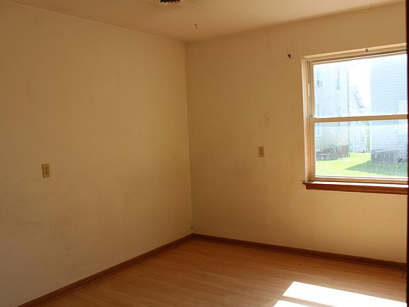 5th image of 30 E Carpenter St APT C