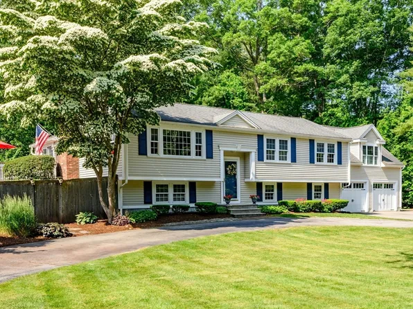 190 Colonial Dr, Hanover, MA 02339