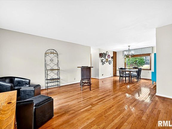 4th image of 1823 Highwood Ave