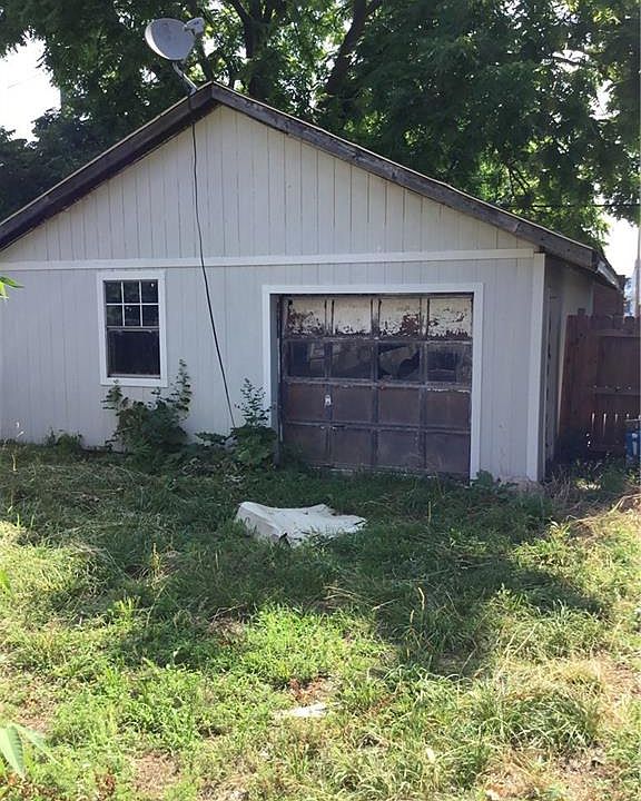 2nd image of 456 Hunter Ave