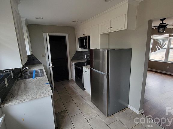 4th image of 120 Shady Bluff Dr