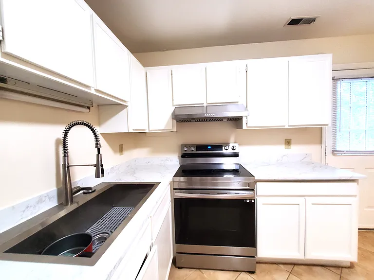 1002 Willow Dr #109 — Photo 12