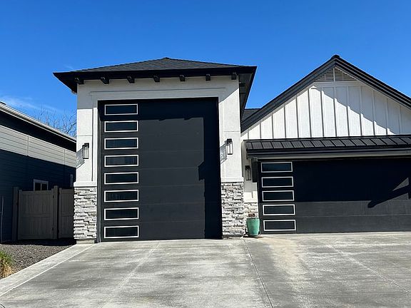 3rd image of 2936 E Lawton Dr